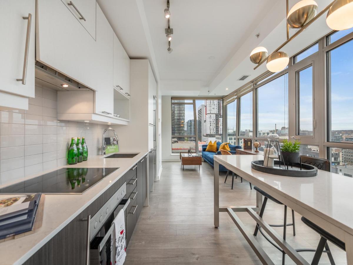 Luxury 2 Bedroom In The Heart Of Entertainment District W/ Cn Tower View Toronto Exterior photo